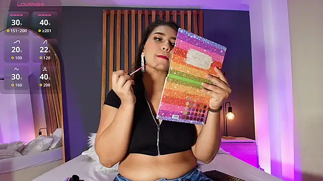 NicoleeHills online show from September 23, 12:03 pm