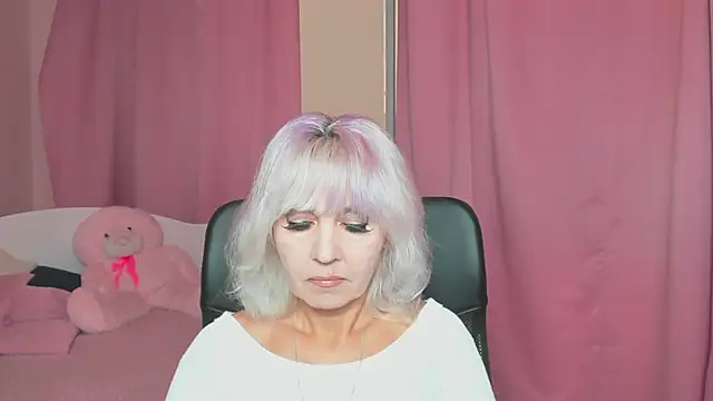 MissVall online show from September 18, 4:05 pm