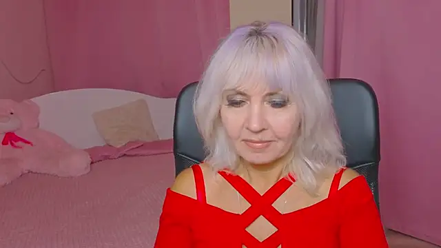 MissVall online show from September 28, 5:18 pm