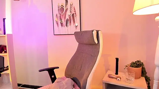 hollie joliie online show from March 11, 3:25 pm