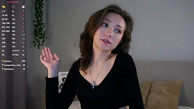 ZeniaBolich online show from November 18, 9:49 pm