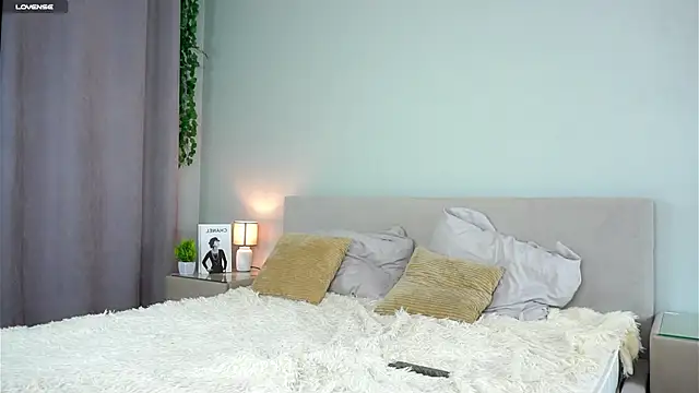 ZeniaBolich online show from October 21, 9:08 pm