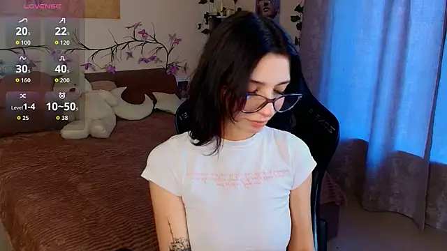 Lunara  Adams online show from October 3, 5:23 am
