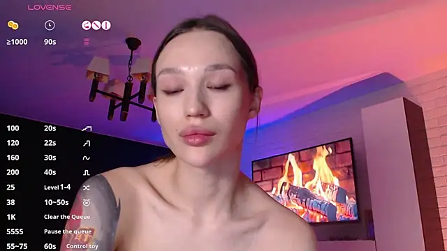 JadeSwift online show from September 13, 4:04 pm