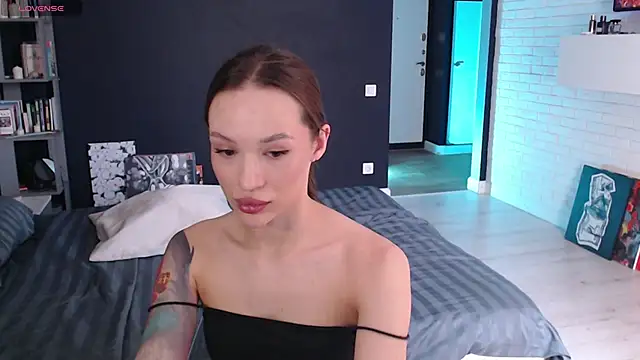 JadeSwift online show from September 20, 9:29 am