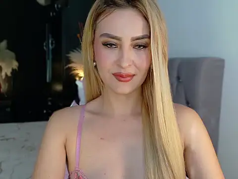 SexyBlondeLatina online show from September 11, 8:42 pm