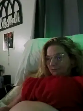 Goldenndoll online show from November 2, 4:32 pm