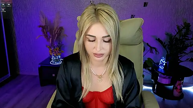 NikkiiStill online show from May 1, 2:04 am