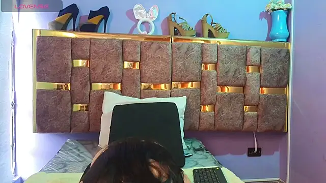 mia wetts online show from October 6, 7:40 pm