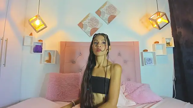 Mia Suarezzz online show from October 29, 11:29 pm