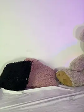 Charlottediolet online show from February 19, 1:43 pm