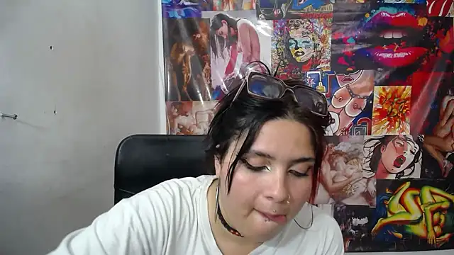 Curvy-Queen online show from October 24, 8:16 pm