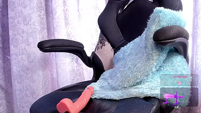 Ambeer fox  online show from December 4, 8:31 pm