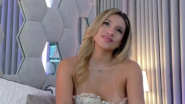 NicoleArmani online show from May 6, 7:51 pm