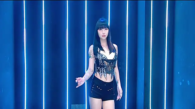 queen-001 online show from November 9, 12:34 pm