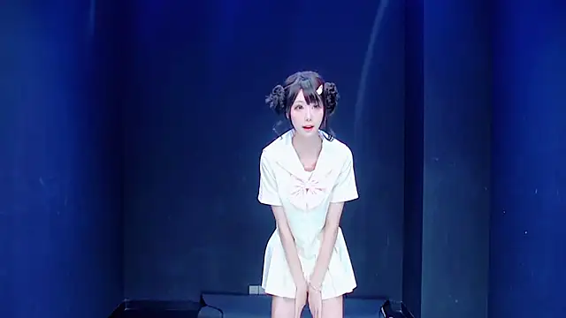 queen-001 online show from October 3, 10:59 pm