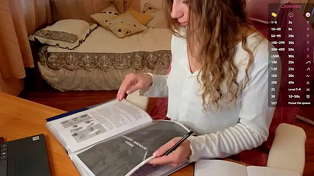 Naughty Bunny  online show from October 27, 2:40 am