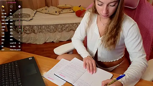 Naughty Bunny  online show from October 30, 3:09 am