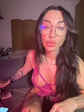 nikkaanderic online show from May 6, 8:24 pm