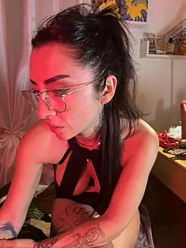 nikkaanderic online show from April 29, 8:47 pm