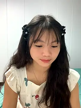 Emlyly-18 online show from October 12, 3:09 am