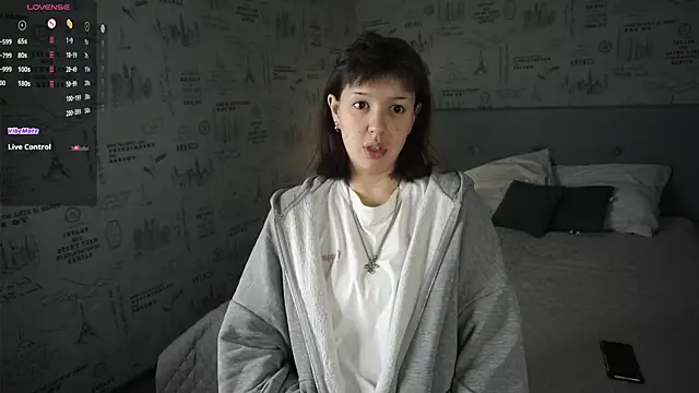 CrimsonLily online show from September 13, 8:28 pm
