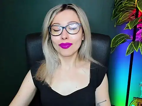 loveHeidi online show from November 10, 7:25 am