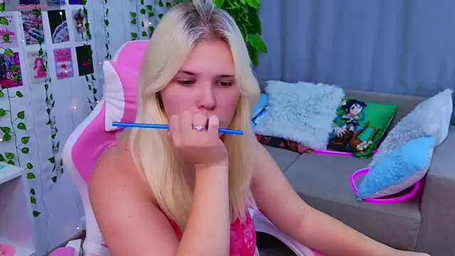 EmillyRogers online show from September 18, 10:25 am