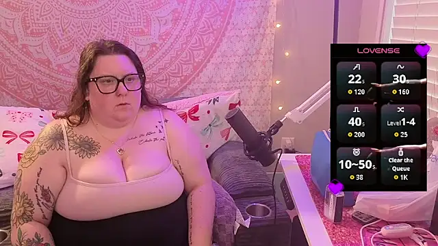 brookenicole3003 online show from May 11, 8:39 pm