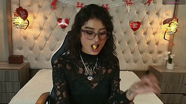 Snapshot of LilyRouset chatting on September 18, 12:58 pm LilyRouset online show from September 18, 12:58 pm