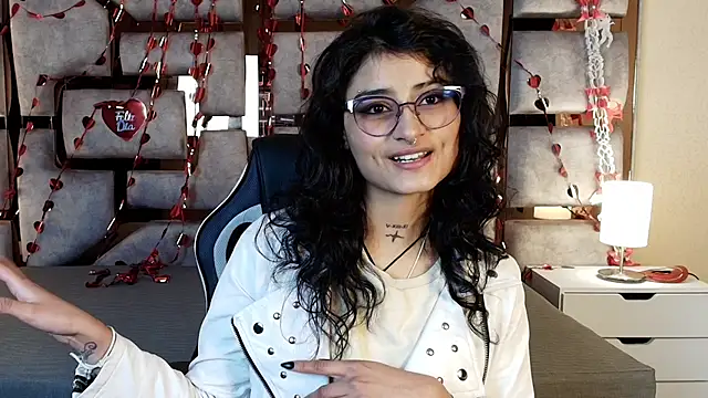 Snapshot of LilyRouset chatting on September 15, 12:46 pm LilyRouset online show from September 15, 12:46 pm
