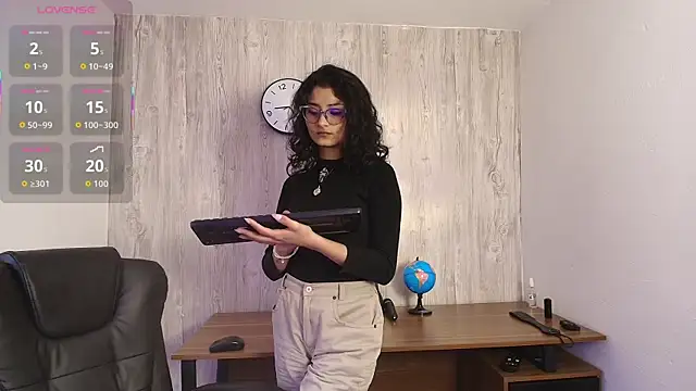 Snapshot of LilyRouset chatting on September 10, 2:28 pm LilyRouset online show from September 10, 2:28 pm