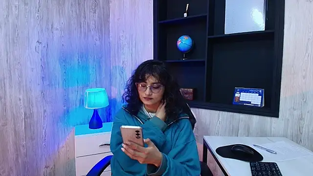 Snapshot of LilyRouset chatting on October 1, 1:38 pm LilyRouset online show from October 1, 1:38 pm