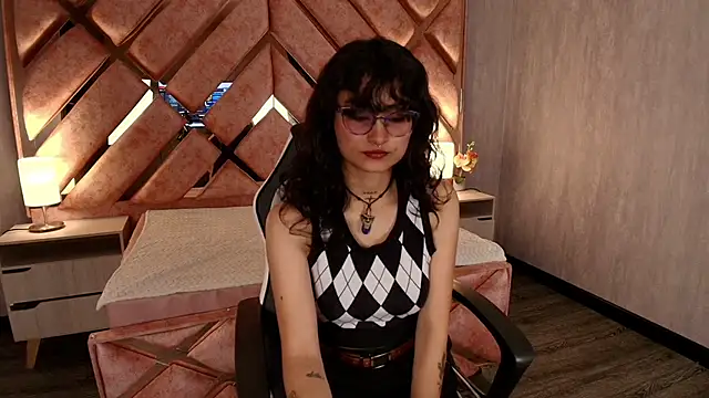 Snapshot of LilyRouset chatting on October 10, 1:27 pm LilyRouset online show from October 10, 1:27 pm