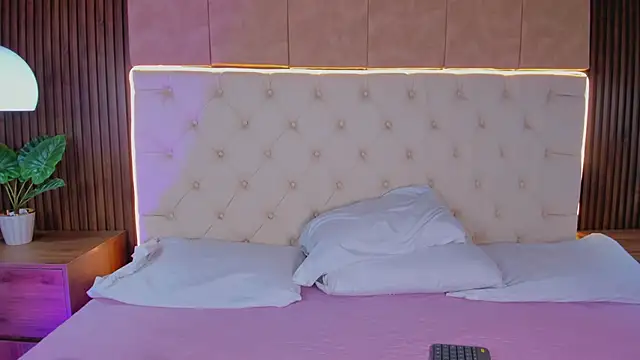 Dafne Hillss online show from October 13, 12:30 pm