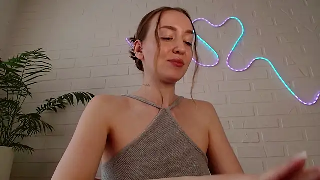 WhitePrincessLuna online show from May 15, 1:14 pm