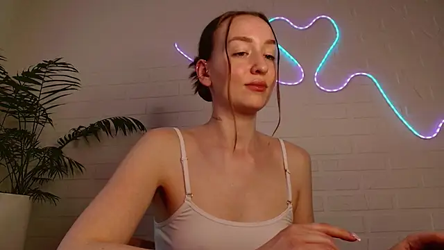 WhitePrincessLuna online show from May 11, 4:04 pm