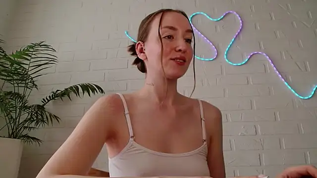 WhitePrincessLuna online show from May 11, 1:13 pm