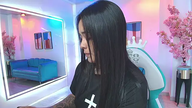 Black roseee online show from April 4, 12:04 pm