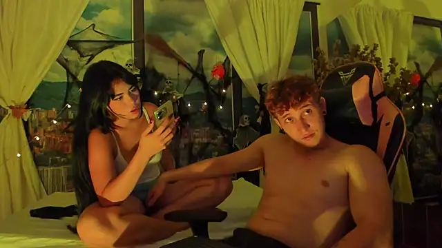 Sarahwalkerr online show from October 25, 2:25 pm