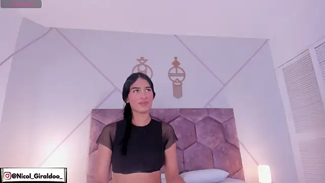 nicol giraldoo online show from March 26, 4:03 am