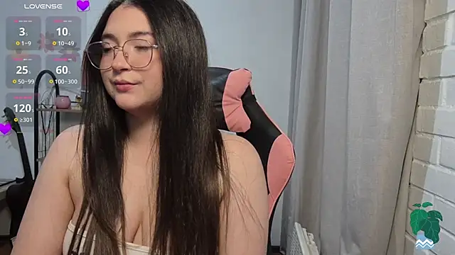 valentinauwu online show from May 8, 2:37 am