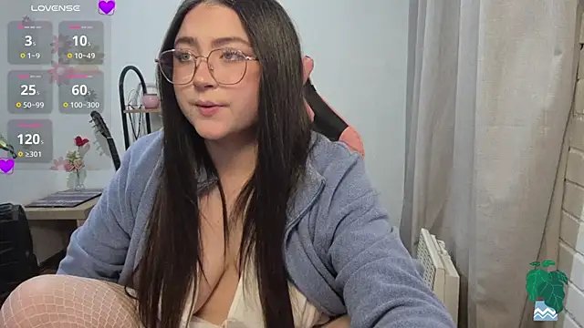 valentinauwu online show from May 9, 2:46 am