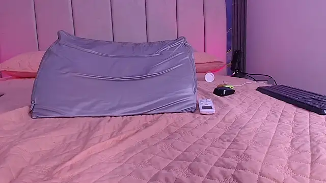 abbyrouss  online show from May 16, 10:36 am