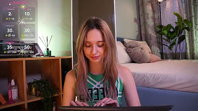 ElaraBlush online show from September 24, 5:50 am
