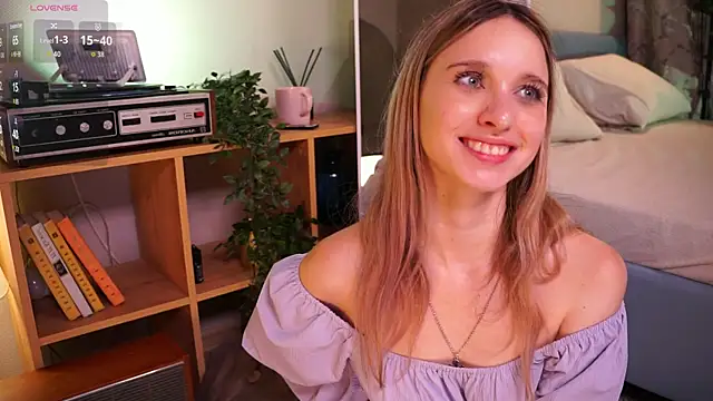 ElaraBlush online show from September 21, 8:24 am