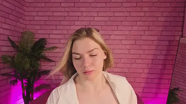 Margo Robbbie online show from November 9, 1:11 am