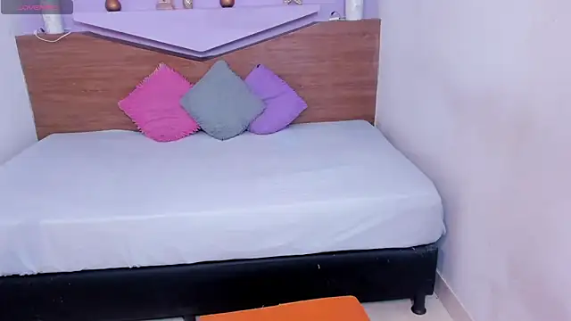 BiancaEmber9 online show from October 2, 11:59 am