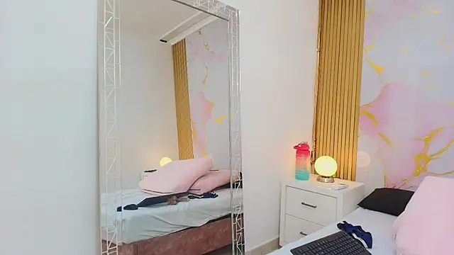 AlishaDixon online show from October 6, 1:39 pm