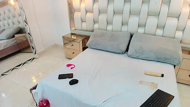 AlishaDixon online show from October 3, 1:27 pm